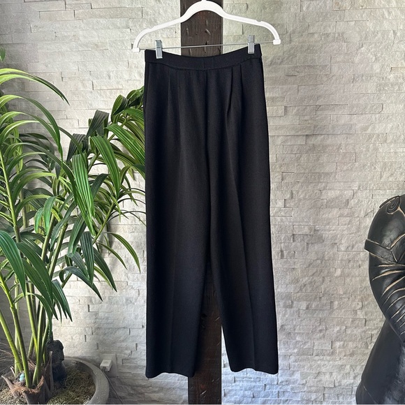 ST. JOHN Basics Black Pull On Knit Pleated Dress Pants with Pockets Size 6 - Picture 2 of 5